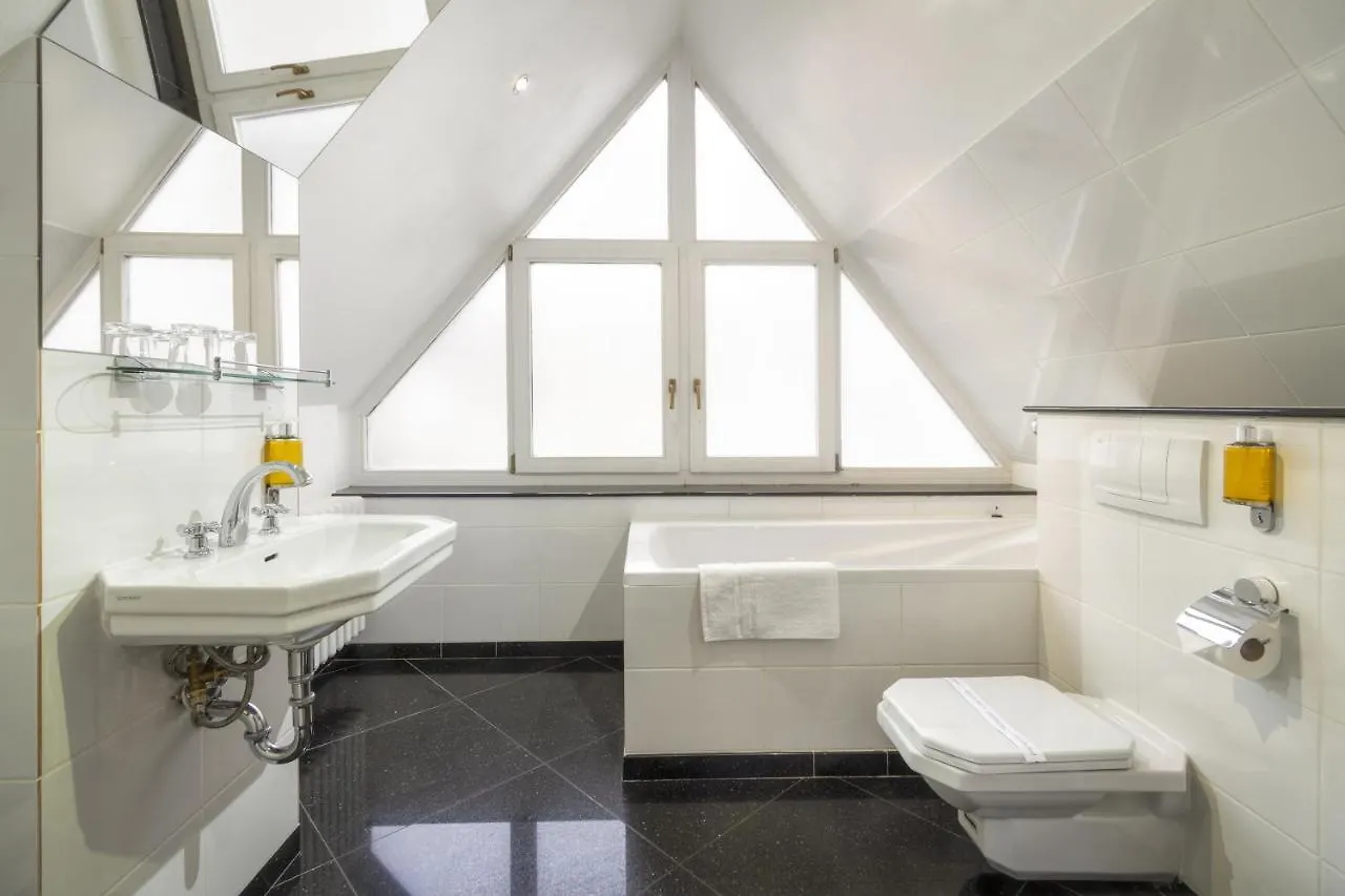 Black Star Suites Prague 4*,